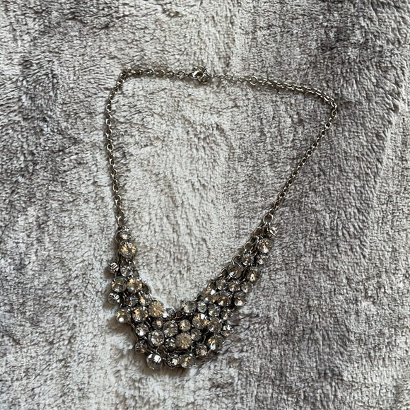 American Eagle Outfitters Jewelry - AE cluster necklace euc